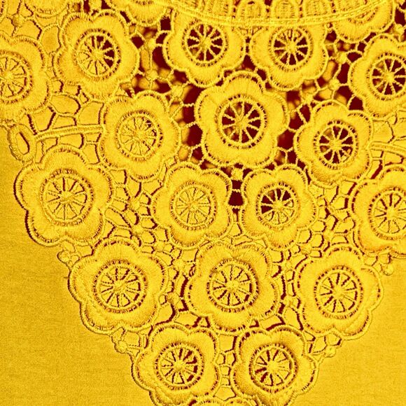 A Love Story Yellow Sleeveless Top Size 2x Crochet Inset Polyester - Picture 4 of 6